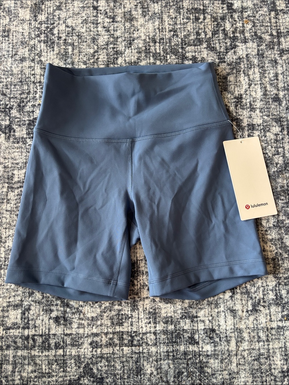 NEW Lululemon Wunder Train HR Short 6” - size 6 - washed denim